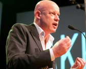 Politieke dynamiek en reflecties op de pandemie
